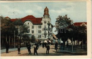 1919 Temesvár, Timisoara; Belváros, Jenő herceg tér, Magyar általános hitelbank, városház. Photobromüra No. 210. / square, credit bank, town hall