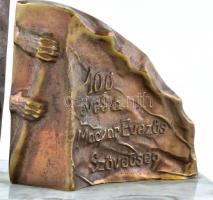 100 éves a Magyar Evezős Szövetség, bronz emlék, márvány talpon, m:17cm