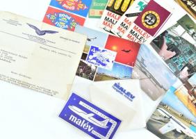30 db-os MALÉV reklámanyag, pl. fedélzeti csokoládépapír, szalvéta, bőröndcímke, poggyászjegy, kárty...