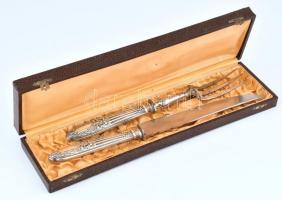 Ezüst (Ag) markolatú torta kínáló (Kés, villa) jelzés nélkül, dobozban, h:28-33cm, bruttó:258g