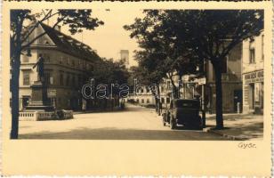 Győr, Erzsébet tér, Budapest tábla, automobil, Szél utca, Novák Dezső üzlete, sírkő raktár. Weinstock E. Nr. 1523.