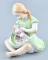 Kőbányai porcelán babázó kislány. Kézzel festett, jelzett, hibátlan m: 9 cm