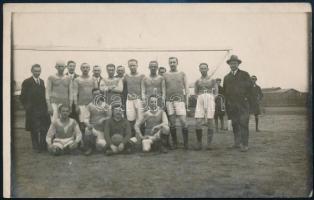 cca 1920 Labdarúgó csapat, fotólap, 8,5×13,5 cm