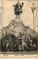 1903 Szeged, Kossuth szobor megkoszorúzva csendőrökkel és zászlóval (Rb)