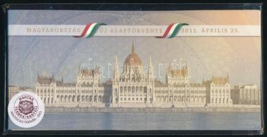 2011 Magyarország új alaptörvényre blokk kristályos változat dísztokban, bontatlan csomagolásban (11...