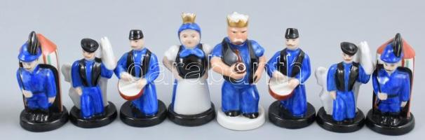 Herendi 32db sakkfigura, kézzel festett porcelán, szép hibátlan állapotban, m:5,5-8cm
A sakk hosszú...
