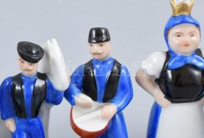 Herendi 32db sakkfigura, kézzel festett porcelán, szép hibátlan állapotban, m:5,5-8cm
A sakk hosszú...