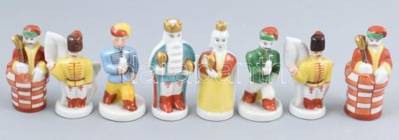 Herendi 32db sakkfigura, kézzel festett porcelán, szép hibátlan állapotban, m:5,5-8cm
A sakk hosszú...