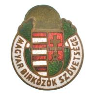 ~1930-1940. Magyar Birkózók Szövetsége zománcozott és aranyozott gomblyukjelvény ARKANZAS BP VÁCI U. 20. gyártói jelzéssel (15,5mm) T:2 Hungary ~1925. Hungarian Wrestling Federation enamelled and gold plated button badge with makers mark ARKANZAS BP VÁCI U. 20. (15,5mm) C:XF