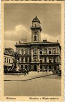 Komárom, Komárno; Városháza, Klapka szobor / town hall, statue, automobiles (EK)