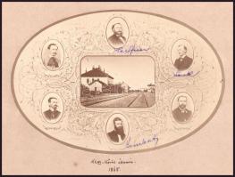 1865 Nagykőrös vasútállomás, rajta az állomás személyzetének fotóival, fotó kartonon, rajta bejegyzé...