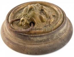 Oroszlánfejes kopogtató/dísz, fa és fém, kopottas, d: 9 cm