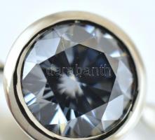 Arany (Au/14) Moissanite ékítéses (0,94ct) gyűrű, fehérarany, jelzett, 53-as méret, bruttó:4,4g (GLO...
