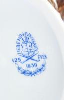 Herendi faágon ülő madárpár. Kézzel festett, jelzett (125 éves jubileum), alján apró gyári hibákkal,...