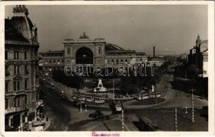 1936 Budapest VII. Keleti pályaudvar, Baross szobor, villamosok, automobil (ragasztónyom / glue marks)