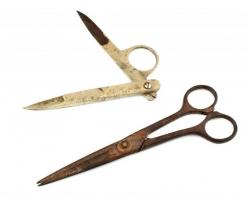 Kis doboz bolha tétel, kulcstartók + 2 db régebbi olló