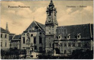 Pozsony, Pressburg, Bratislava; Városháza, tető építés a háttérben / town hall, roof construction in the background (EK)