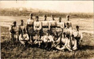 Magyar katonák csoportképe fegyverekkel / Hungarian military, soldiers with guns. Schäffer udv. fényk. Budapest photo