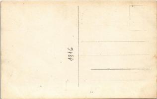 1916 Söröző társaság csoportképe a csapra vert söröshordó mögött / beer drinking, beer keg with tap....