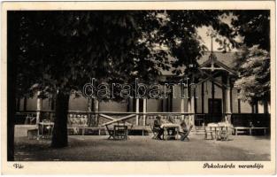 1937 Vác, Pokolcsárda verandája, vendéglő