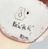 Drasche (Kispest) olvasó fiú porcelán figura, kézzel festett, jelzett, kis kopásnyomokkal, m: 9,5 cm