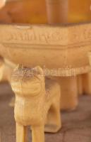 Keleti figurális intarziás ékszerdoboz,
11x11x11cm