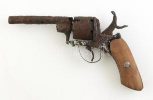 Régi revolver, rozsdás, sérült, h:26cm
