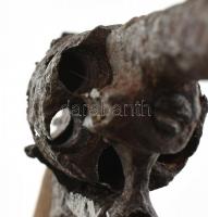Régi revolver, rozsdás, sérült, h:26cm