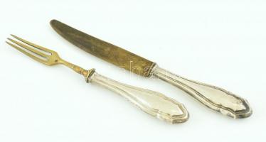 Ezüst (Ag) markolatú villa 4db, kés 4db, jelzett,
h:15cm, bruttó: 186g