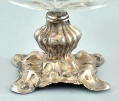 Ezüst (Ag) talpú üveg kínálótál, antik fémjellel,
sérült, m:10,5cm, nezzó: 35 g