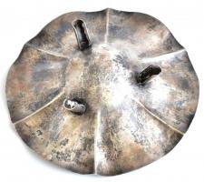 Ezüst (Ag) kínálótálka, jelzett, d:14cm, nettó:
87g