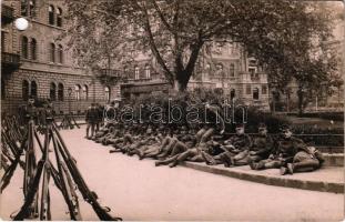 Budapest, Osztrák-magyar katonák csoportja a Kodály köröndnél / Austro-Hungarian K.u.K. military, group of soldiers. Schäffer Ármin photo (lyukasztott / punched hole)