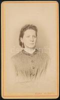 cca 1870 Női portré, keményhátú fotó Kunz&Riess gmundeni műterméből, 10,5×6,5 cm