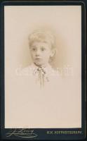cca 1885 Thomas Eduard fogorvos lánya, keményhátú fotó Löwy bécsi műterméből, 10,5×6,5 cm
