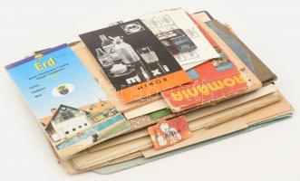 Egy dossziényi vegyes, régi és modern nyomtatvány, papírrégiség