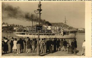 1947 Dubrovnik, Ragusa; induló gőzhajó / departing steamship. photo