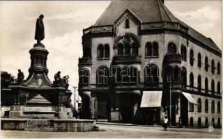 1943 Pécs, Zsolnay szobor, Mattyasovszky palota, gyógyszertár