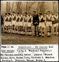1958 Salgótarján - Bp. Honvéd (1:4) labdarúgó-mérkőzés, a Honvéd játékosainak felsorakozása (köztük Bozsik József), fotó, kartonra ragasztva, 23,5x18 cm