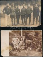 cca 1914-18 2 db I. világháborús fotólap, egyik csoportképen két katona kintütésekkel dekorált, egy másik bekötött fejjel, jelzés nélkül, mindkettő sérült és kissé foltos. 8,5×14 cm