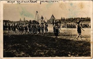 1933 Gödöllő, Cserkész Világ Jamboree: angol gyarmatosok zászlós felvonulása / World Scout Jamboree, boy scouts marching with flags. photo (tűnyomok / pin marks)