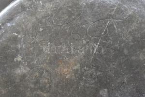 Antik ón tál, a XIX. században szédertálként használhatták. Kopott, korának megfelelő állapotban, né...