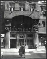 cca 1975 Budapest, Régiposta utca 6., az egykori Hermes-ház, nagyméretű fotó, jó állapotban, 30×24 cm