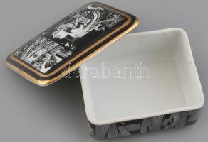 Hollóházi Szász Endre által tervezett bonbonniere. Matricás, jelzett, kopásnyomokkal. 9x7,5 cm