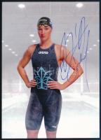 Hosszú Katinka (1989-) úszó aláírása az őt ábrázoló képen
