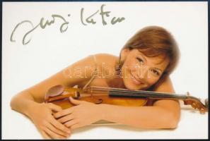 Illényi Katica (1968-) Liszt Ferenc-díjas hegedűművész aláírása az őt ábrázoló képen