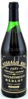 1981 Hosszúhegyi Merlot 1981, muzeális bor, hajós-bajai borvidék, szakszerűen tárolt bontatlan palack vörösbor, kopott, kissé sérült címkével, 0,75l.