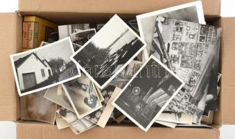 Óriási fotó tétel. Nagy doboznyi, sok száz fotó mindenféle témában, közötte erotikusak is