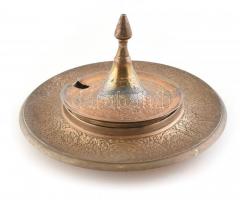 Indiai fém hamutartó domborműves díszítéssel, etikettel jelzett, kisebb kopásnyomokkal, d: 15 cm