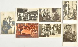 Kb. 207 db RÉGI magyar népviseletes képeslap vegyes minőségben / Cca. 207 pre-1945 Hungarian folklor...