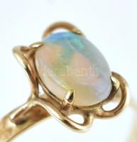 Arany (Au/9k) gyűrű opállal ékítve. jelzett, m:59. bruttó:1,5g